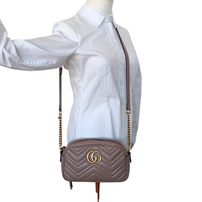 Gucci GG Marmont Camerabag klein Puderrosa Leder / sehr gut Gucci