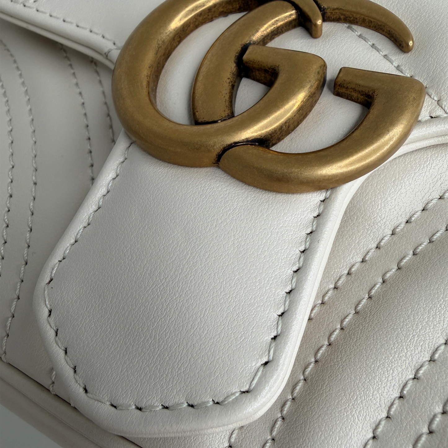Gucci GG Marmont Small Leder weiß Version 2025 / sehr gut Gucci