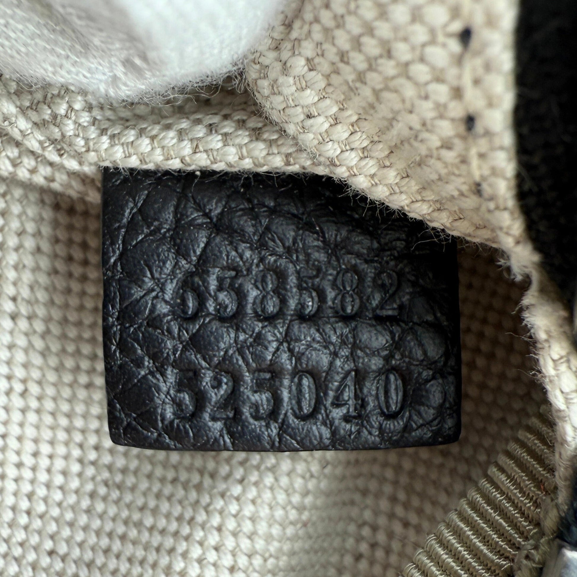 Gucci Kleine Gürteltasche mit Jumbo GG Schwarz / sehr gut Gucci