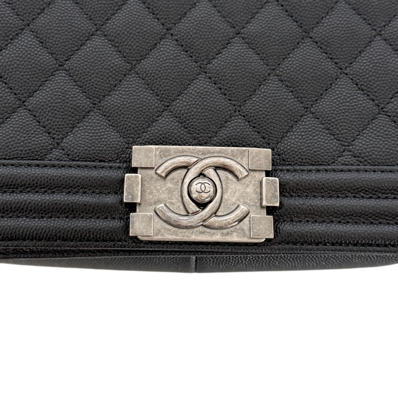Chanel Boy Medium Kaviarleder Schwarz Fullset / neuwertig Chanel