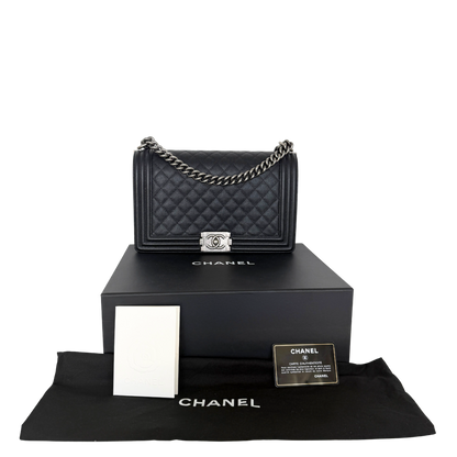 Chanel Boy Medium Kaviarleder Schwarz Fullset / neuwertig Chanel