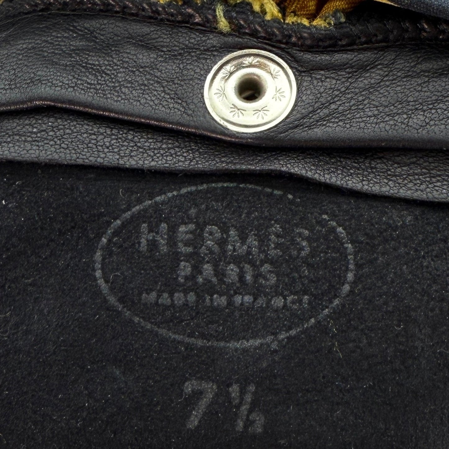 Hermès Lederhandschuhe mit Seidensaum Schwarz / neuwertig Hermès