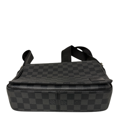 Louis VuittonDistrict PM Messenger Tasche grau N42710 / sehr gut Louis Vuitton