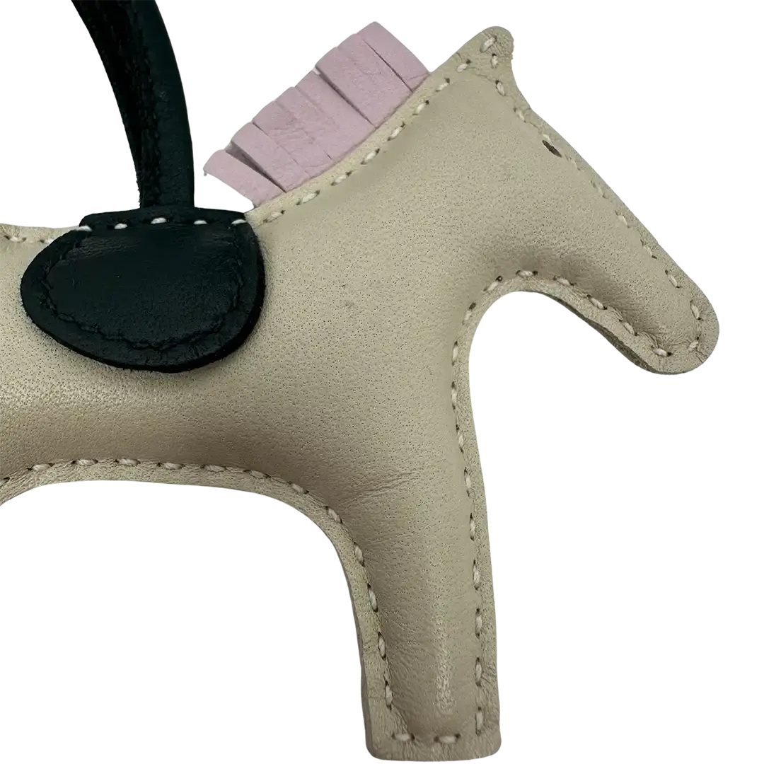 Hermès Rodeo PM Craie / mauve pâle/ vert cyprès Taschenanhänger / sehr gut Hermès