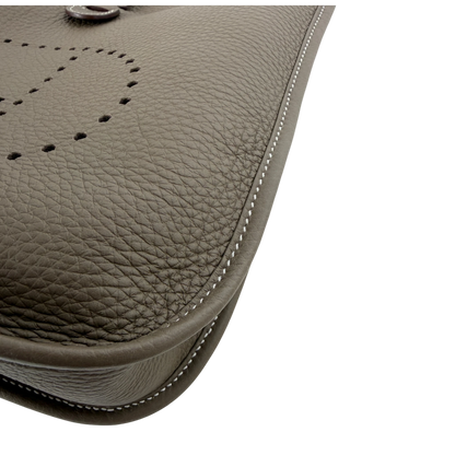 Hermès Evelyne III 29 PM Taurillon Clémence Étoupe Palladium