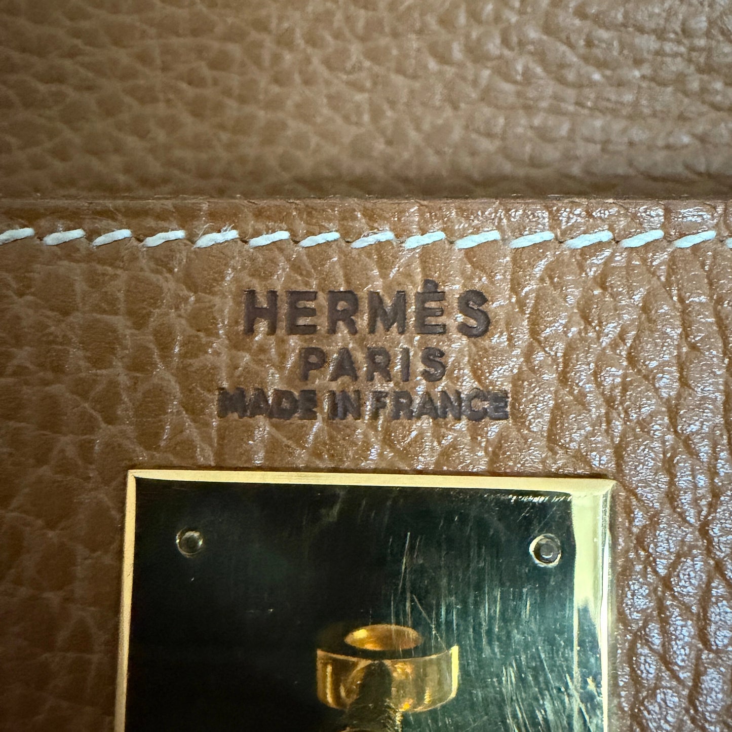 Hermès Kelly Bag 32 Clemence Leder goldene Hardware braun / sehr gut