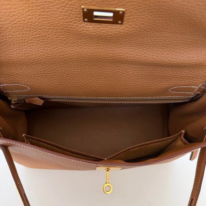 Hermès Kelly Bag 32 Clemence Leder goldene Hardware braun / sehr gut