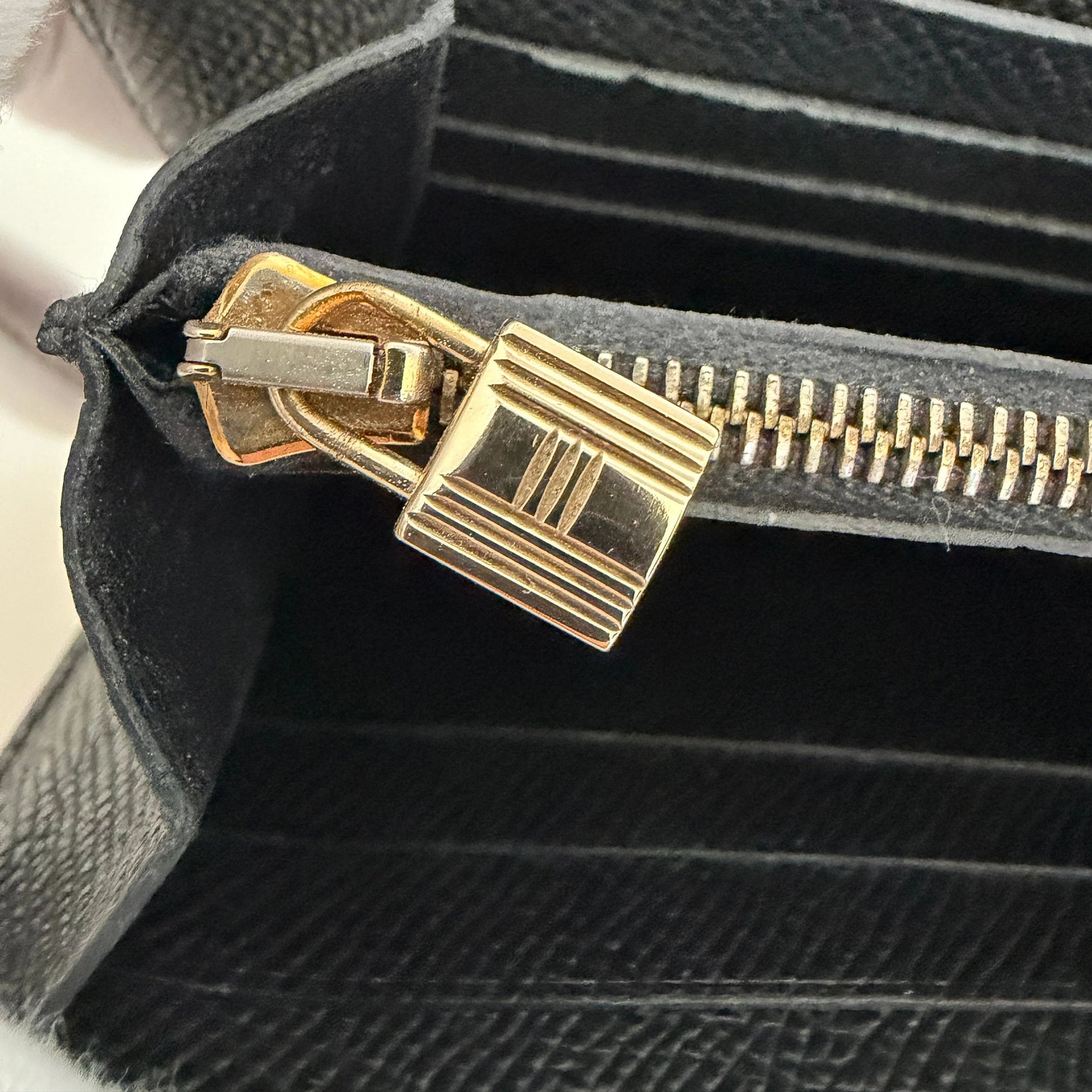 Hermes Kelly Long Wallet schwarz goldene Hardware Epsom Leder / sehr gut Hermès