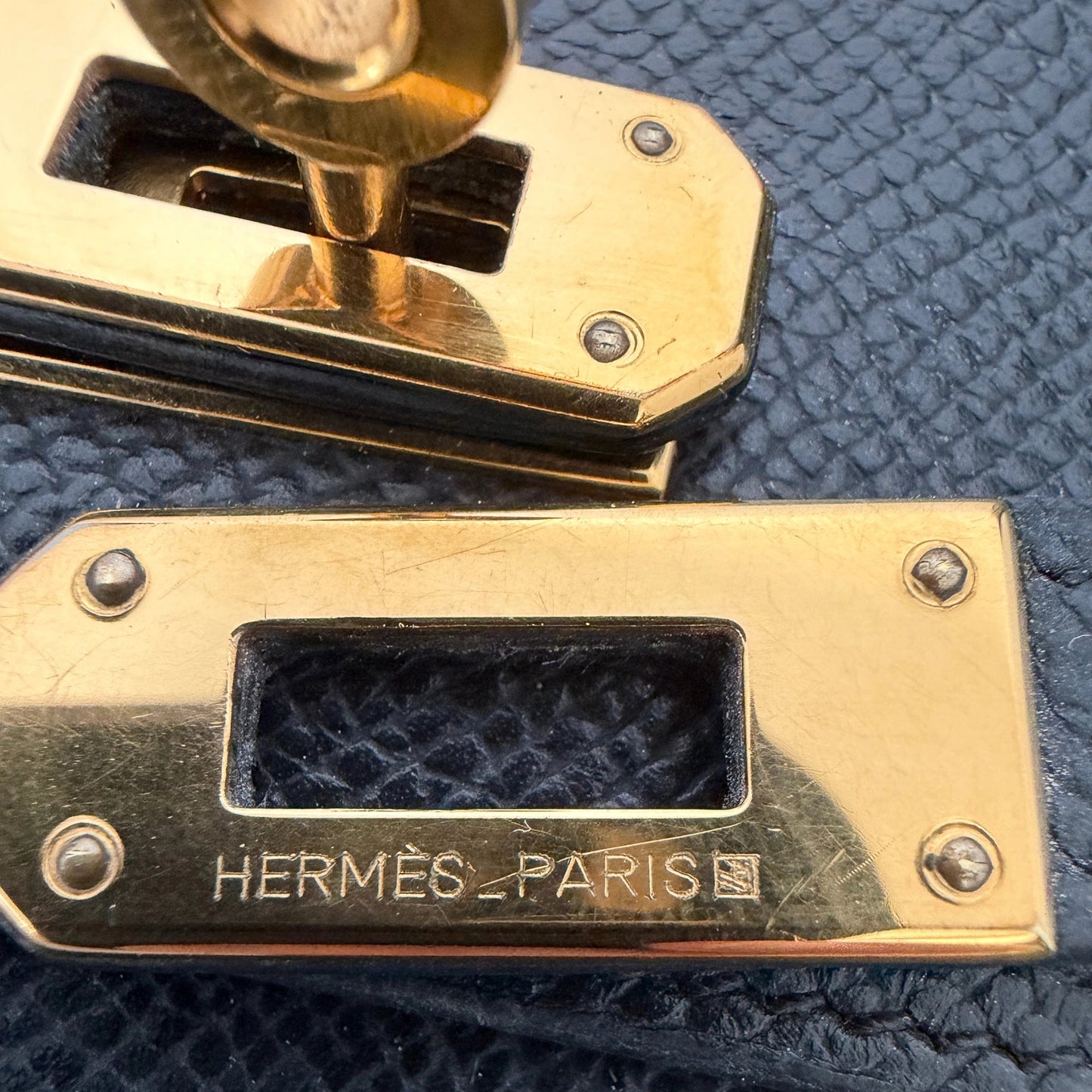 Hermes Kelly Long Wallet schwarz goldene Hardware Epsom Leder / sehr gut Hermès
