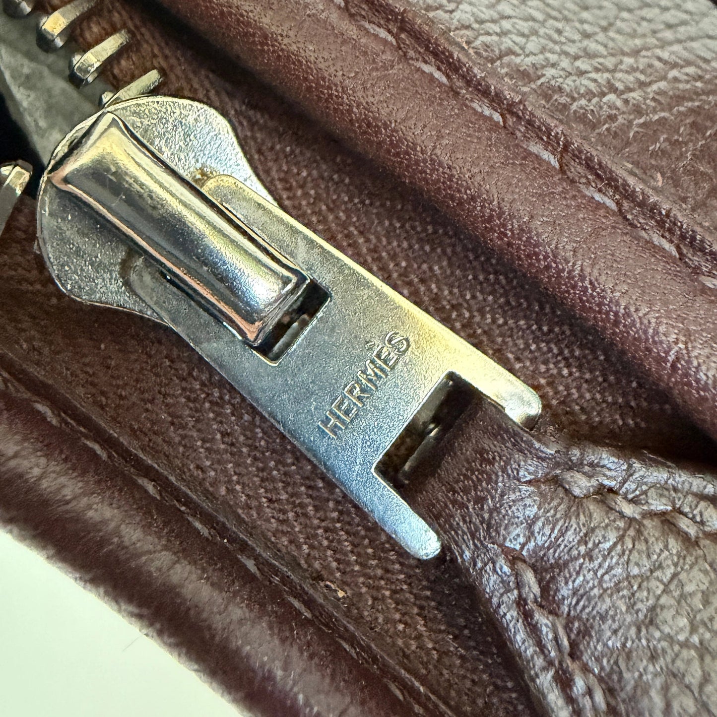 Hermès Trim  31 Schultertasche braun Evergrain Leder / gut Hermès
