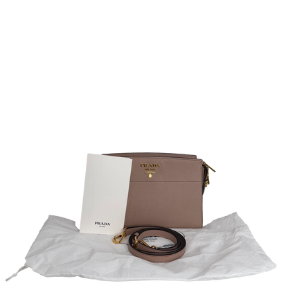 Prada Bandoliera Crossbody Tasche in Puder Saffiano Leder / neuwertig Prada