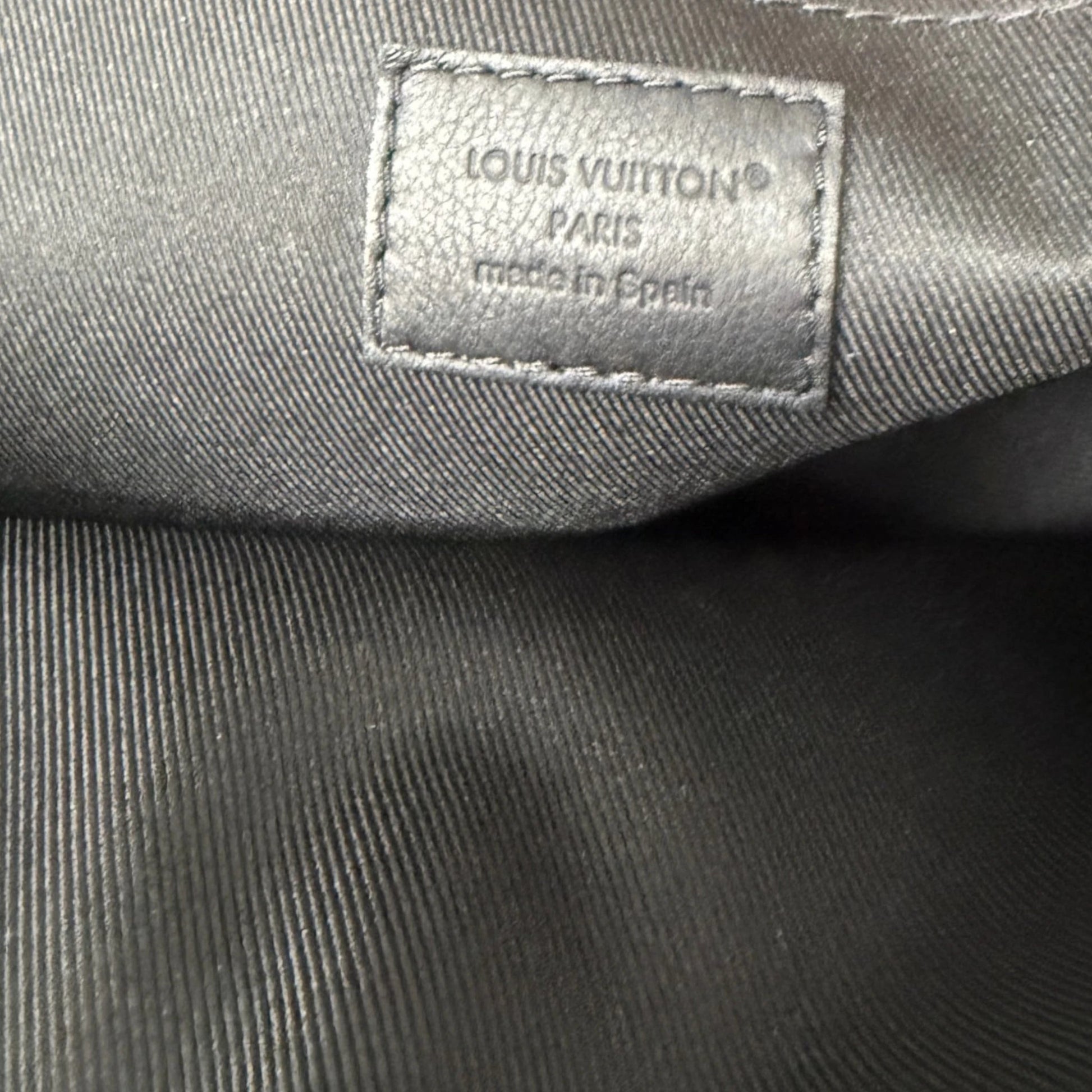 Louis Vuitton Pochette To-Go Monogram Shadow Leder / neuwertig Louis Vuitton