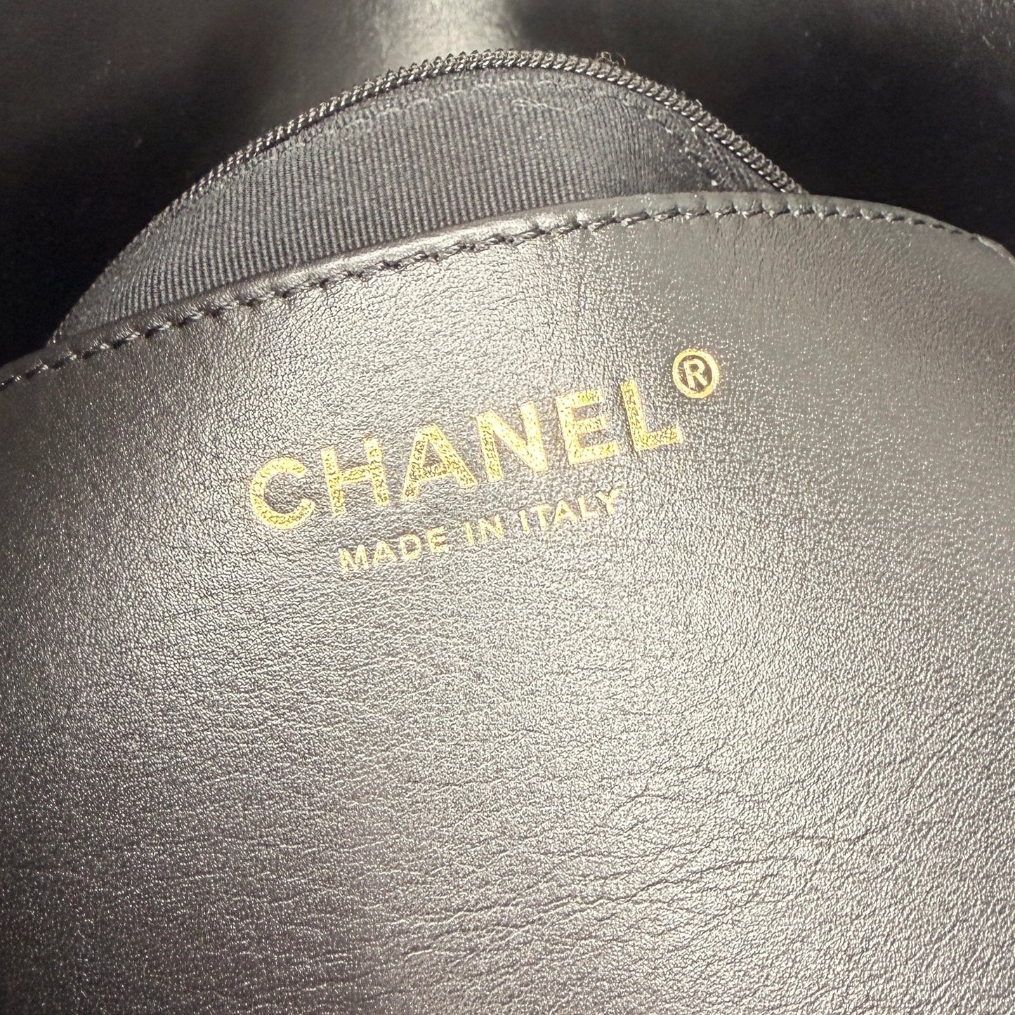 Chanel Maxi Flapbag 2024 glänzendes Kalbsleder GHW schwarz / neuwertig Chanel