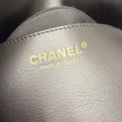 Chanel Maxi Flapbag 2024 glänzendes Kalbsleder GHW schwarz / neuwertig Chanel