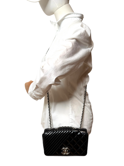 Chanel Coco Boy Flap Bag Small Lackleder silberne Hardware Chanel