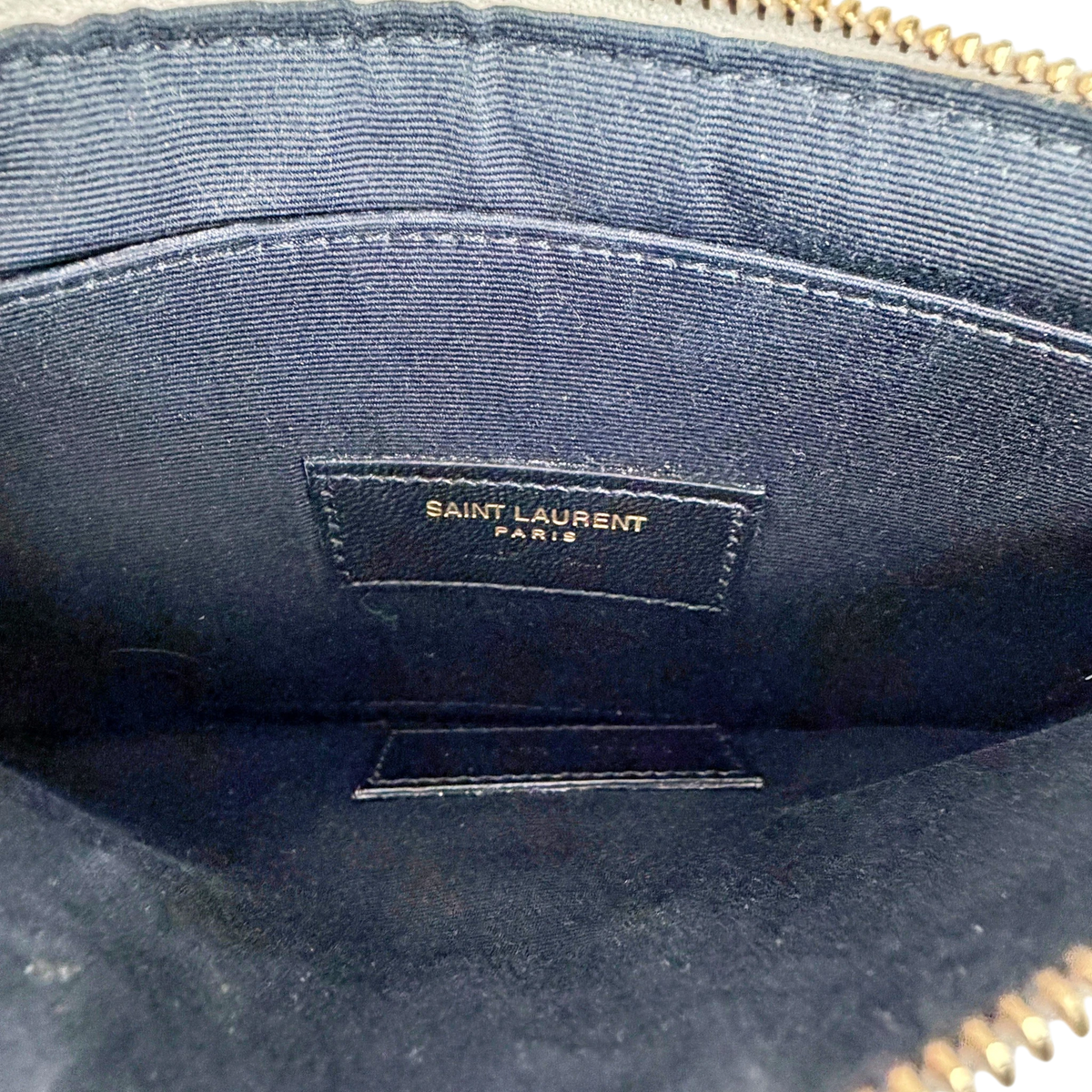 Saint Laurent Monogram Bill Pouch Grain de Poudre Creme Weiß Gold Saint Laurent
