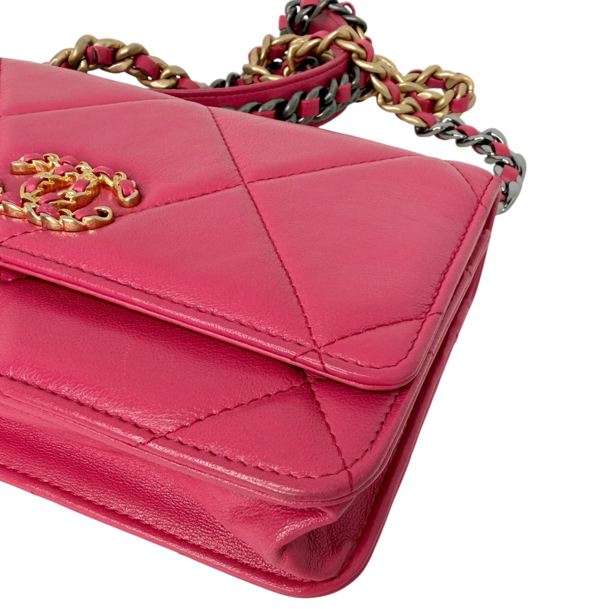 Chanel 19 Wallet On Chain WOC Lammleder Pink Fuchsia Gold Silber Chanel