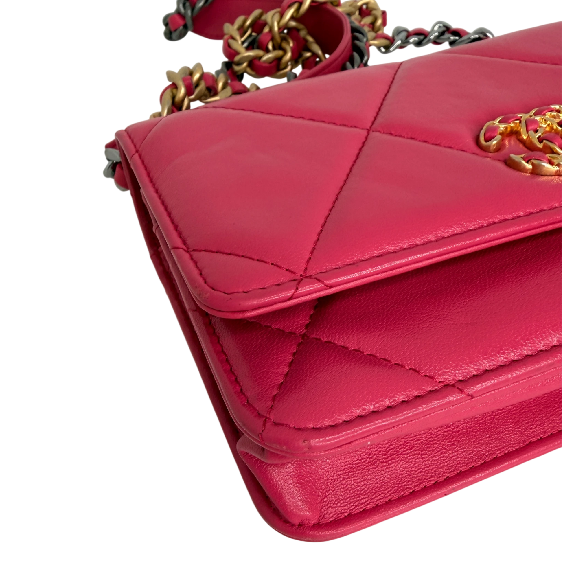 Chanel 19 Wallet On Chain WOC Lammleder Pink Fuchsia Gold Silber Chanel
