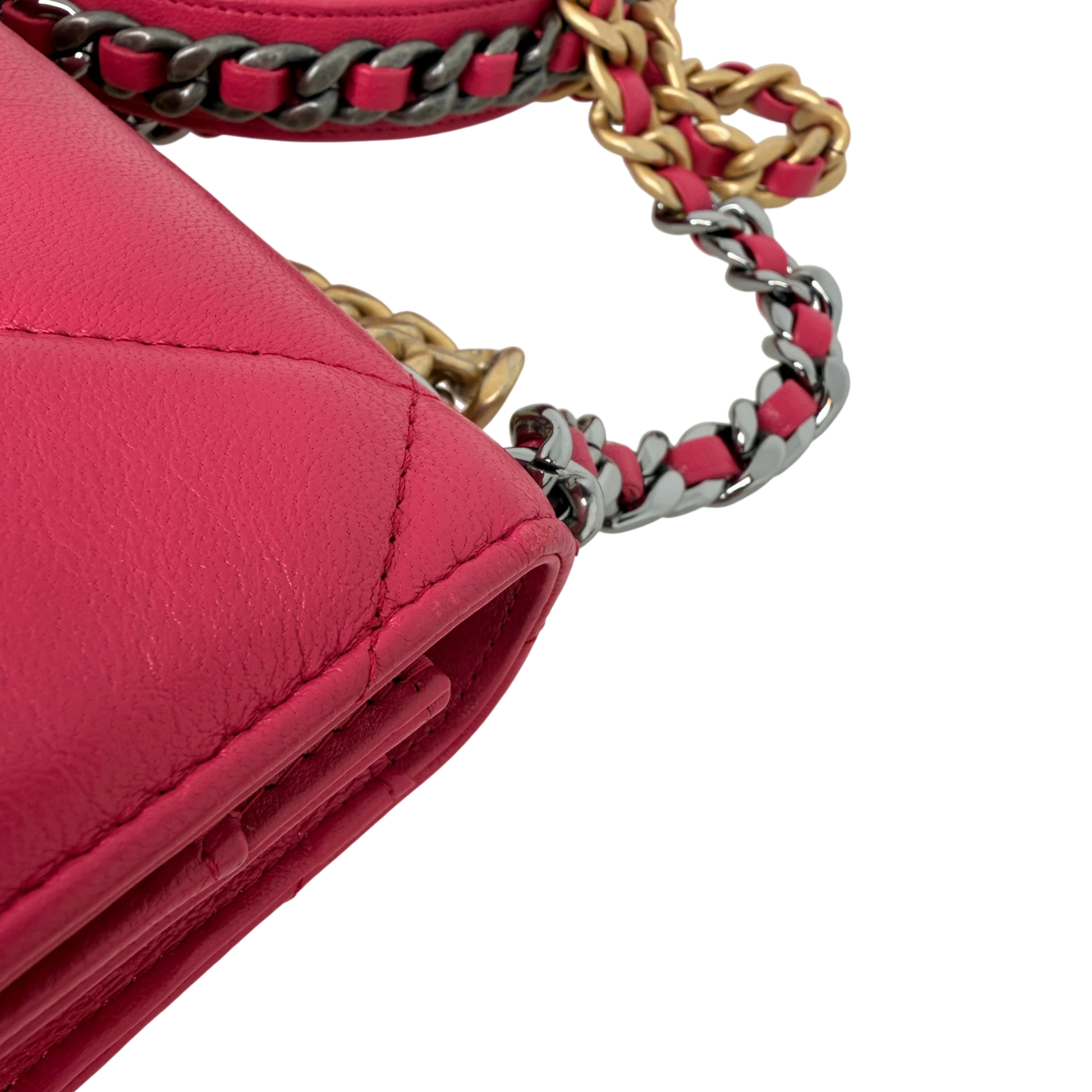 Chanel 19 Wallet On Chain WOC Lammleder Pink Fuchsia Gold Silber Chanel