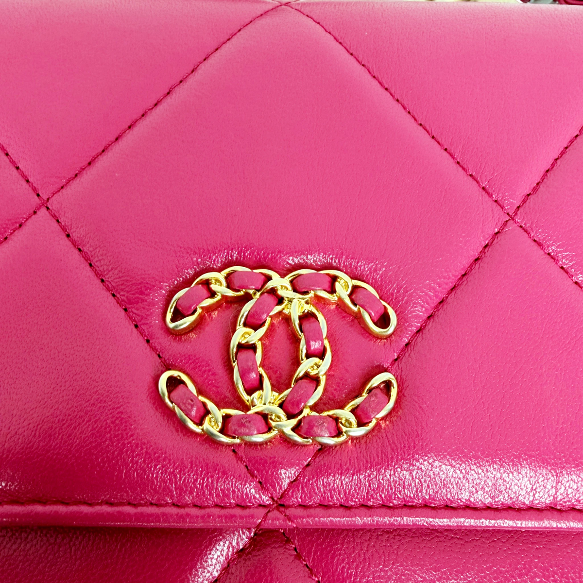 Chanel 19 Wallet On Chain WOC Lammleder Pink Fuchsia Gold Silber Chanel