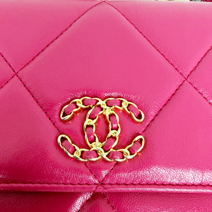 Chanel 19 Wallet On Chain WOC Lammleder Pink Fuchsia Gold Silber Chanel