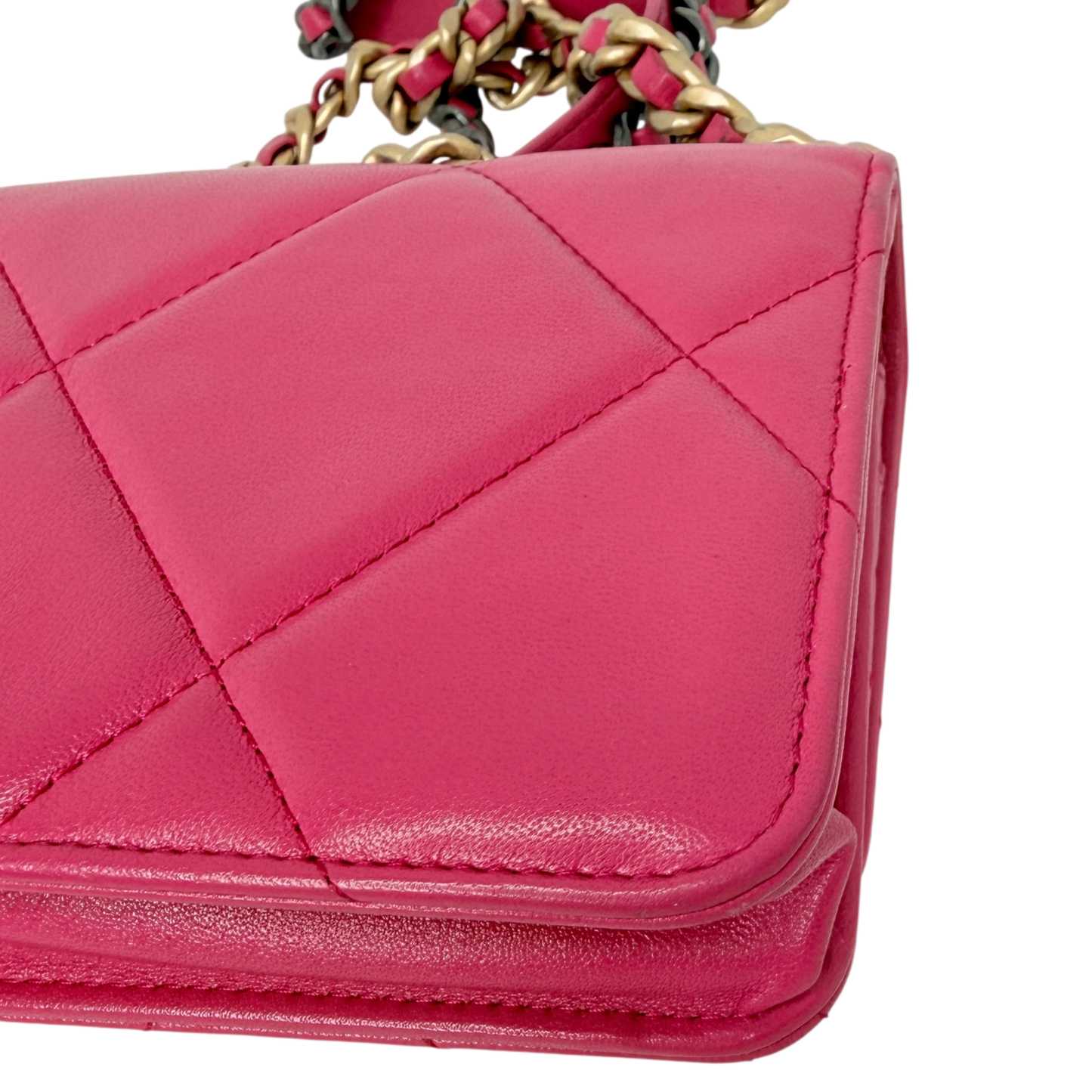 Chanel 19 Wallet On Chain WOC Lammleder Pink Fuchsia Gold Silber Chanel