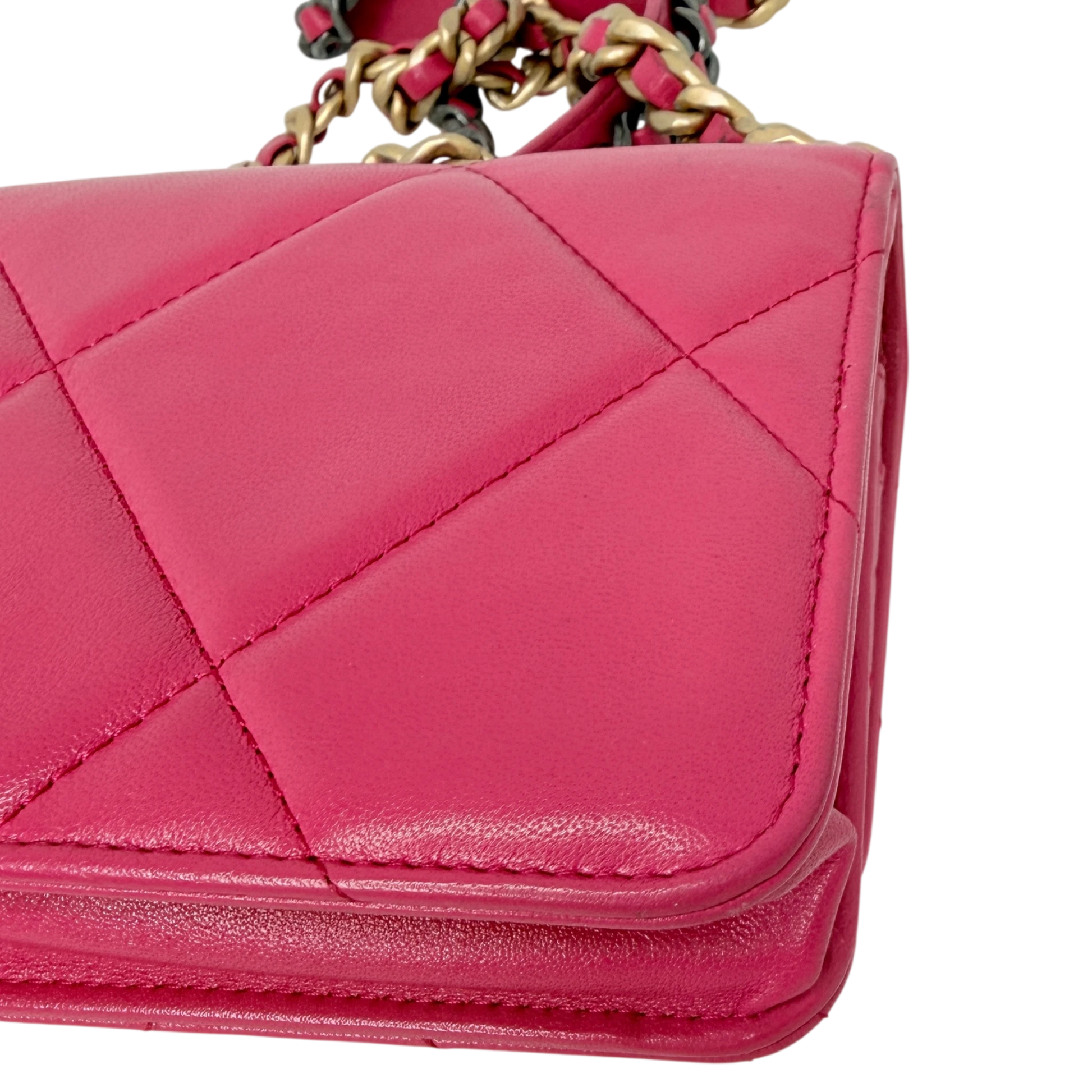 Chanel 19 Wallet On Chain WOC Lammleder Pink Fuchsia Gold Silber Chanel