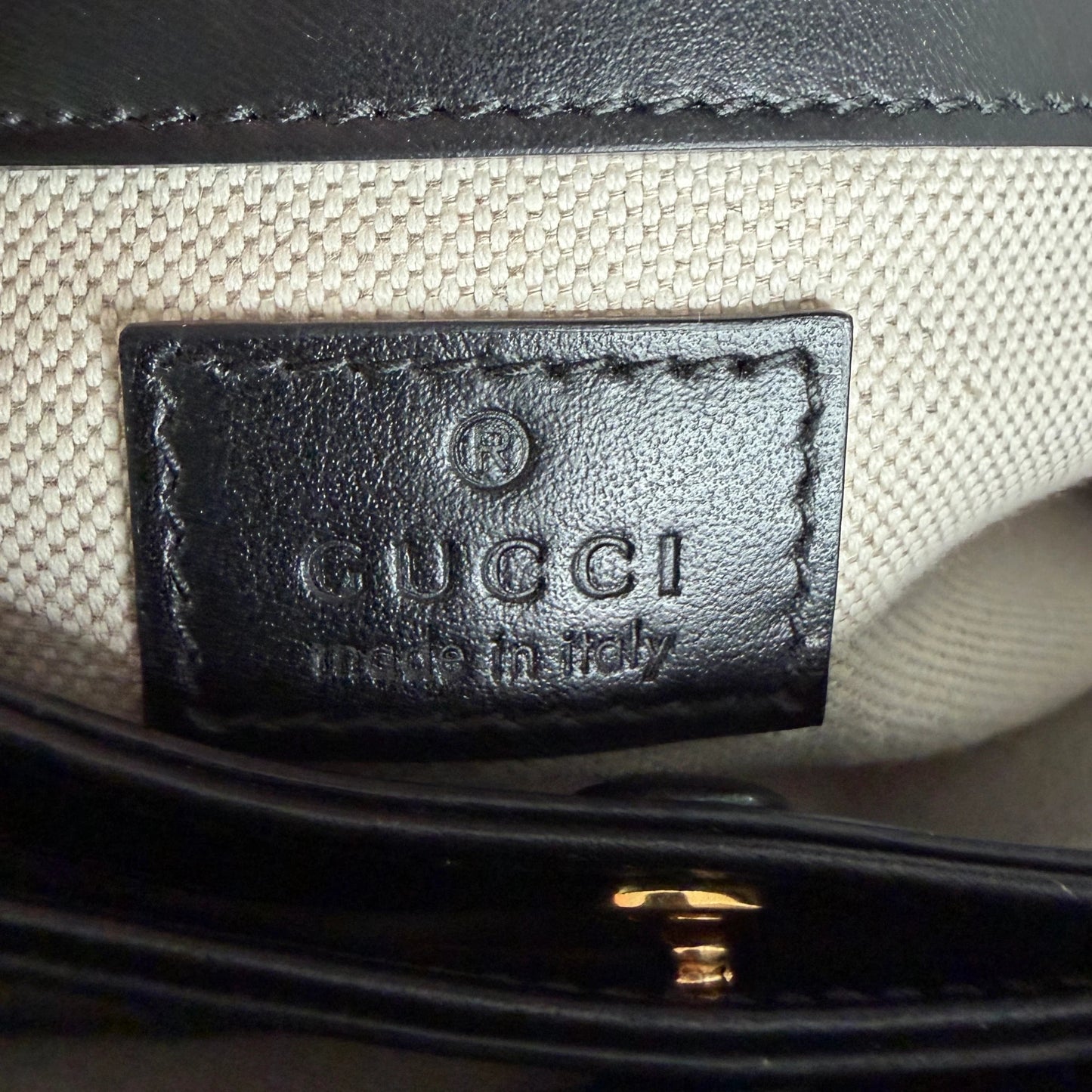 Gucci GG Matelassé Small Shoulder Bag Leder Schwarz Gold 2 Riemen Gucci