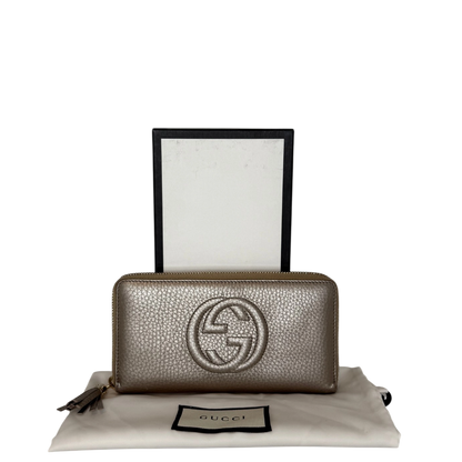 Gucci Metallic Beige Leather Soho Zip Around Wallet gold / gut Gucci
