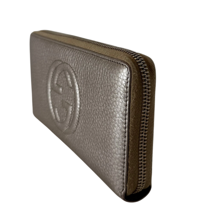 Gucci Metallic Beige Leather Soho Zip Around Wallet gold / gut Gucci