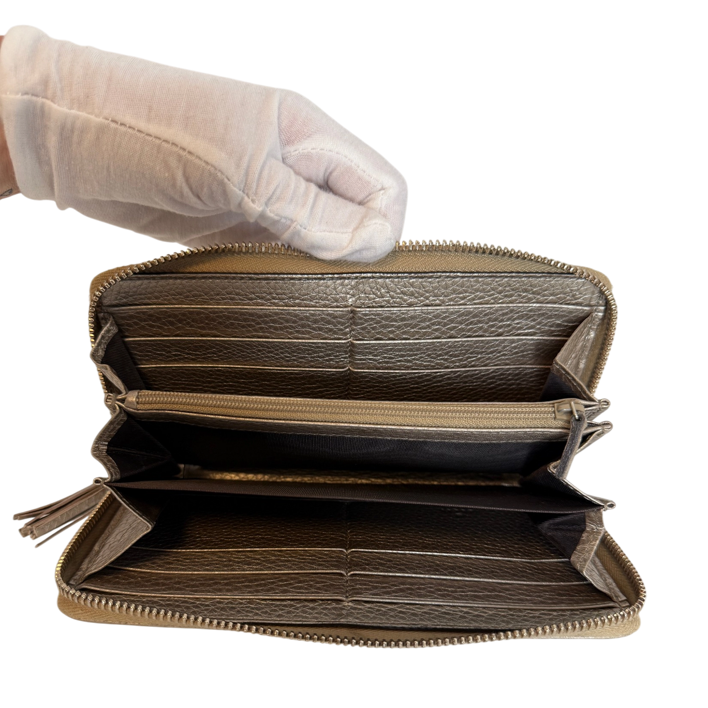 Gucci Metallic Beige Leather Soho Zip Around Wallet gold / gut Gucci