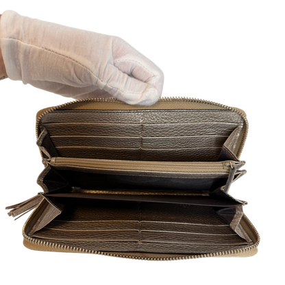 Gucci Metallic Beige Leather Soho Zip Around Wallet gold / gut Gucci