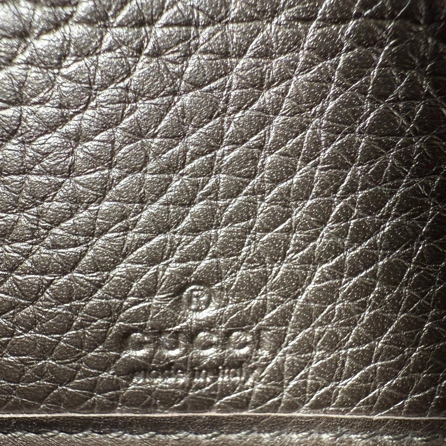 Gucci Metallic Beige Leather Soho Zip Around Wallet gold / gut Gucci