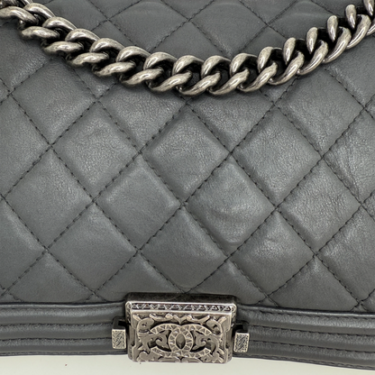 Chanel Paris-Dallas  Boy Flap Lammleder dunkelgrau / sehr gut Chanel