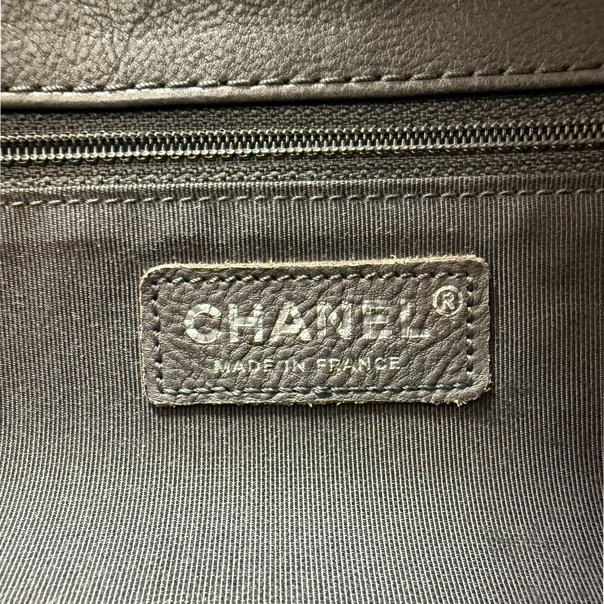 Chanel Paris-Dallas  Boy Flap Lammleder dunkelgrau / sehr gut Chanel