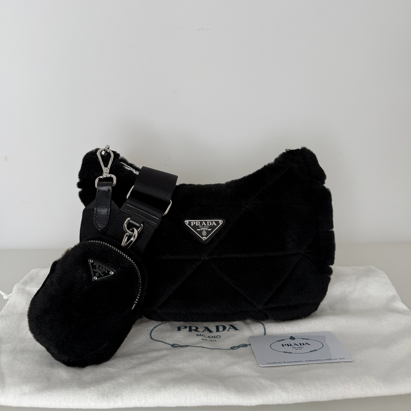 Prada Re-Edition 2005 Shoulder Bag Quilted Shearling Small / neuwertig Prada