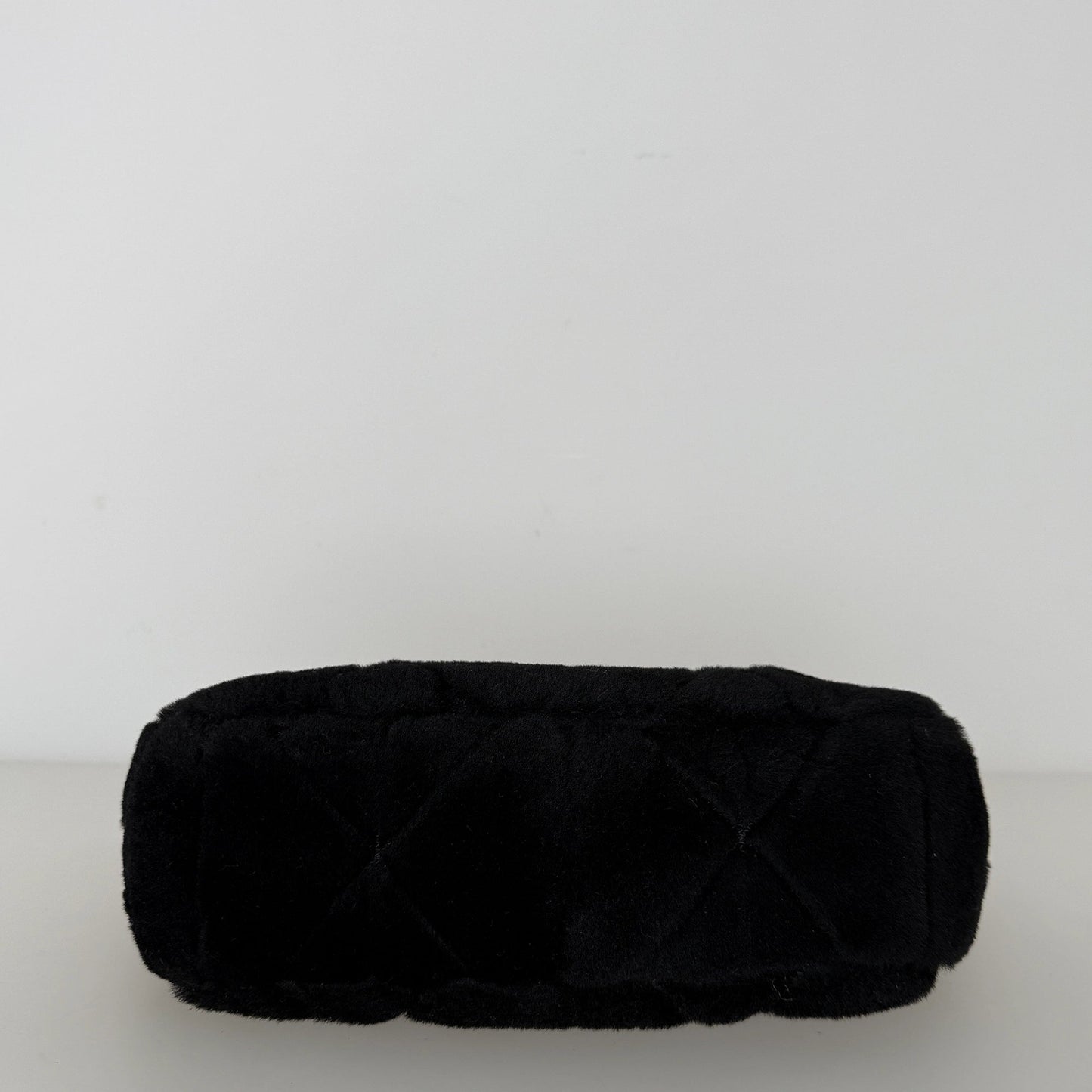 Prada Re-Edition 2005 Shoulder Bag Quilted Shearling Small / neuwertig Prada