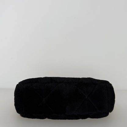 Prada Re-Edition 2005 Shoulder Bag Quilted Shearling Small / neuwertig Prada