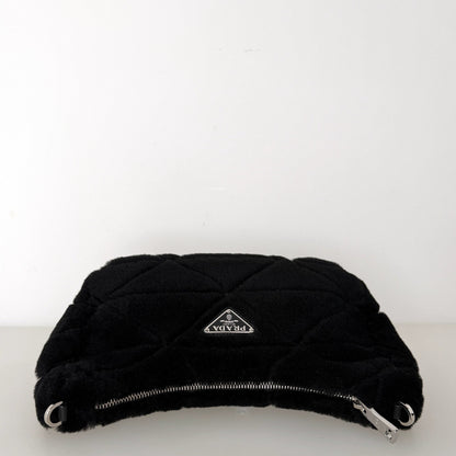 Prada Re-Edition 2005 Shoulder Bag Quilted Shearling Small / neuwertig Prada