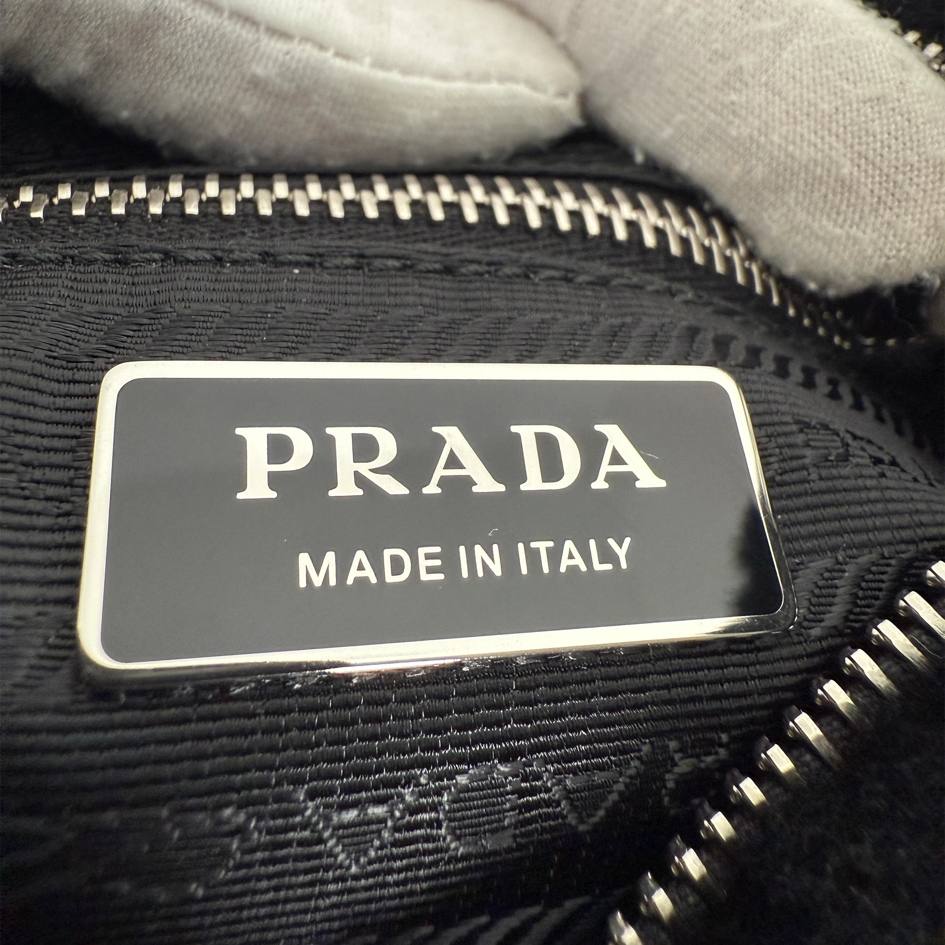Prada Re-Edition 2005 Shoulder Bag Quilted Shearling Small / neuwertig Prada