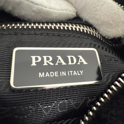 Prada Re-Edition 2005 Shoulder Bag Quilted Shearling Small / neuwertig Prada