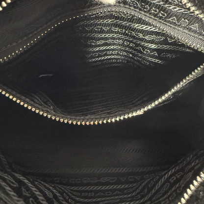 Prada Re-Edition 2005 Shoulder Bag Quilted Shearling Small / neuwertig Prada