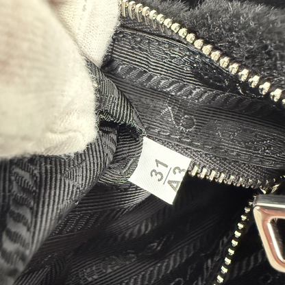 Prada Re-Edition 2005 Shoulder Bag Quilted Shearling Small / neuwertig Prada