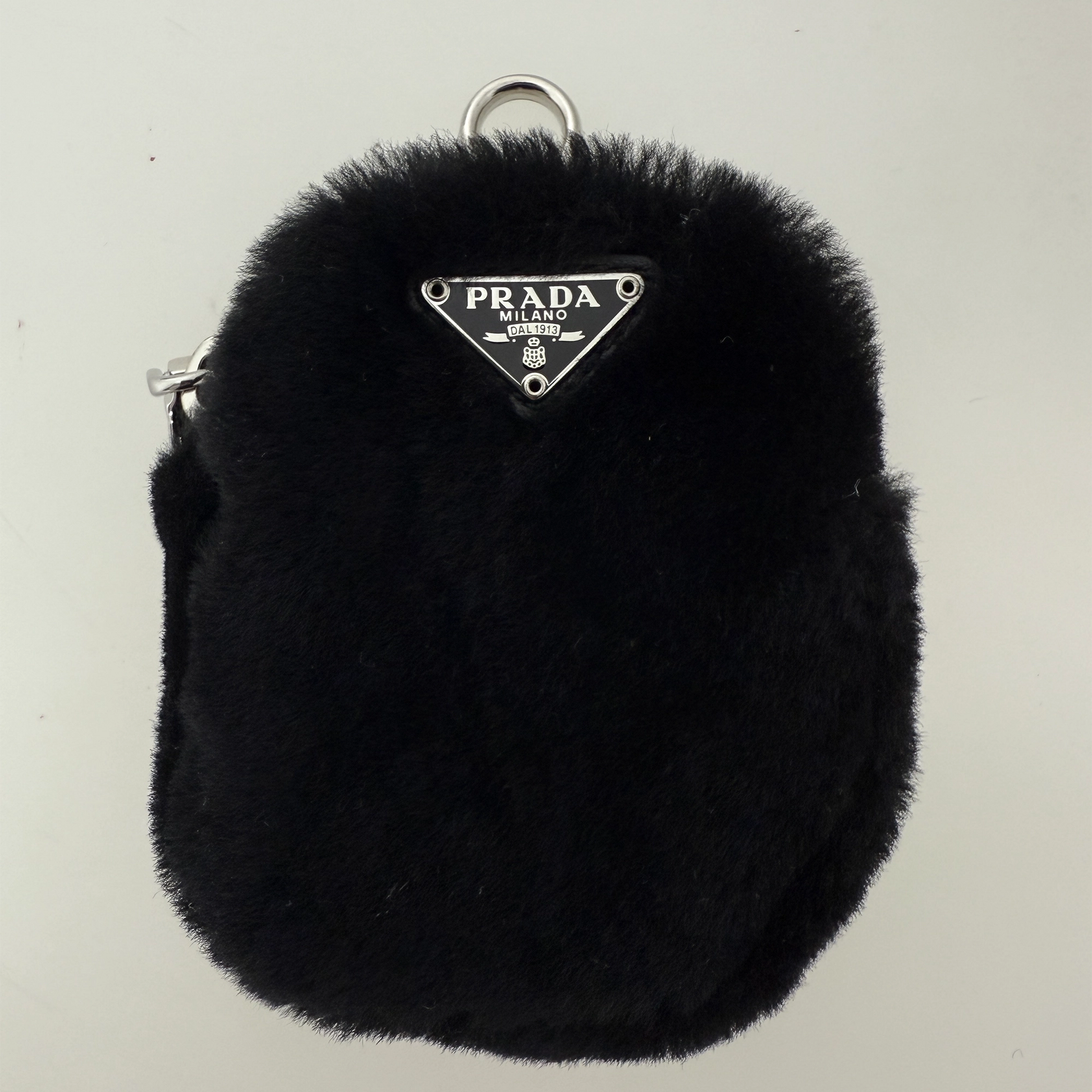 Prada Re-Edition 2005 Shoulder Bag Quilted Shearling Small / neuwertig Prada
