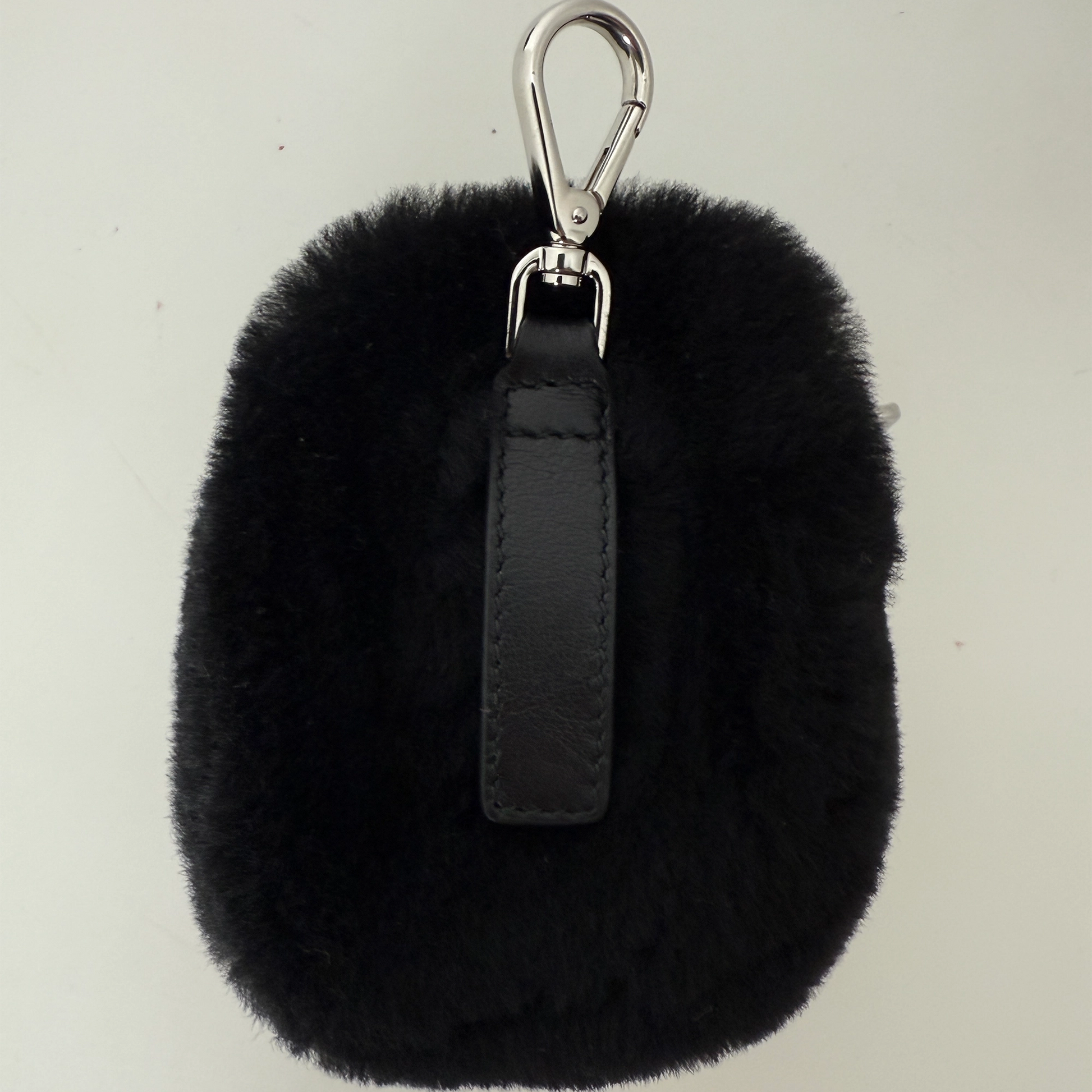 Prada Re-Edition 2005 Shoulder Bag Quilted Shearling Small / neuwertig Prada