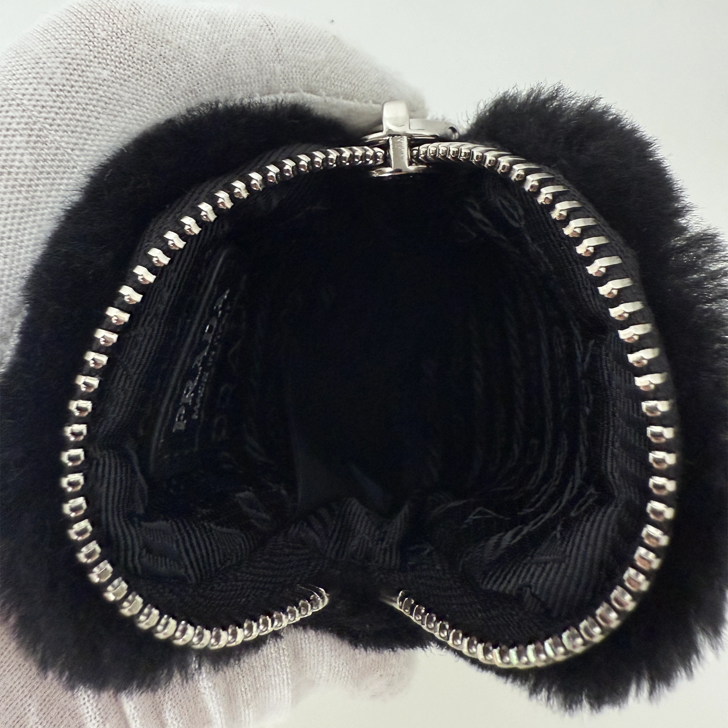 Prada Re-Edition 2005 Shoulder Bag Quilted Shearling Small / neuwertig Prada