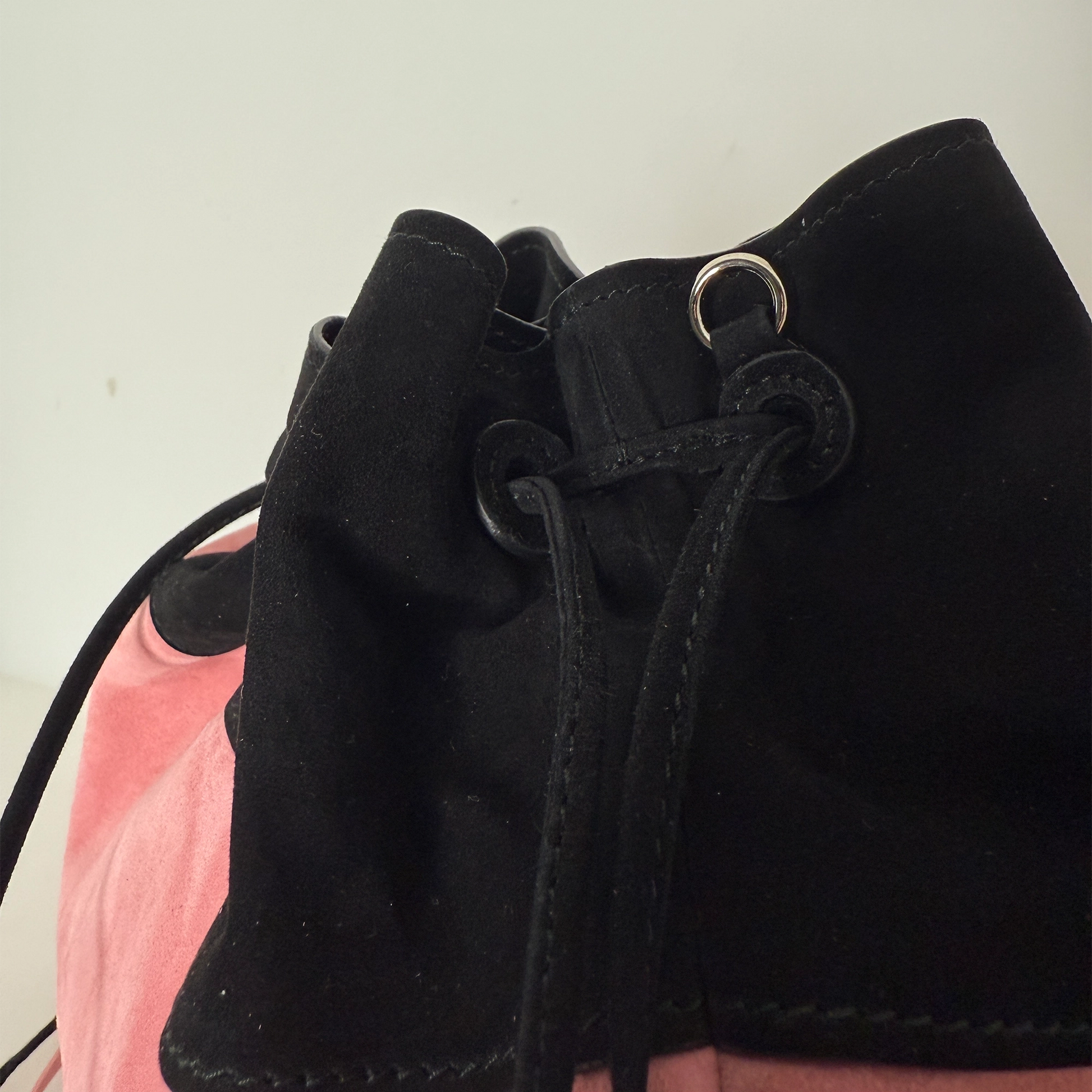 Prada Scamosciato Fringe Bucket Bag rosa schwarz  / neuwertig Prada