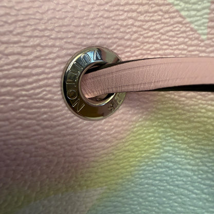 Louis Vuitton NéoNoé MM Escale Pastel Monogram Canvas Rosa Silber
