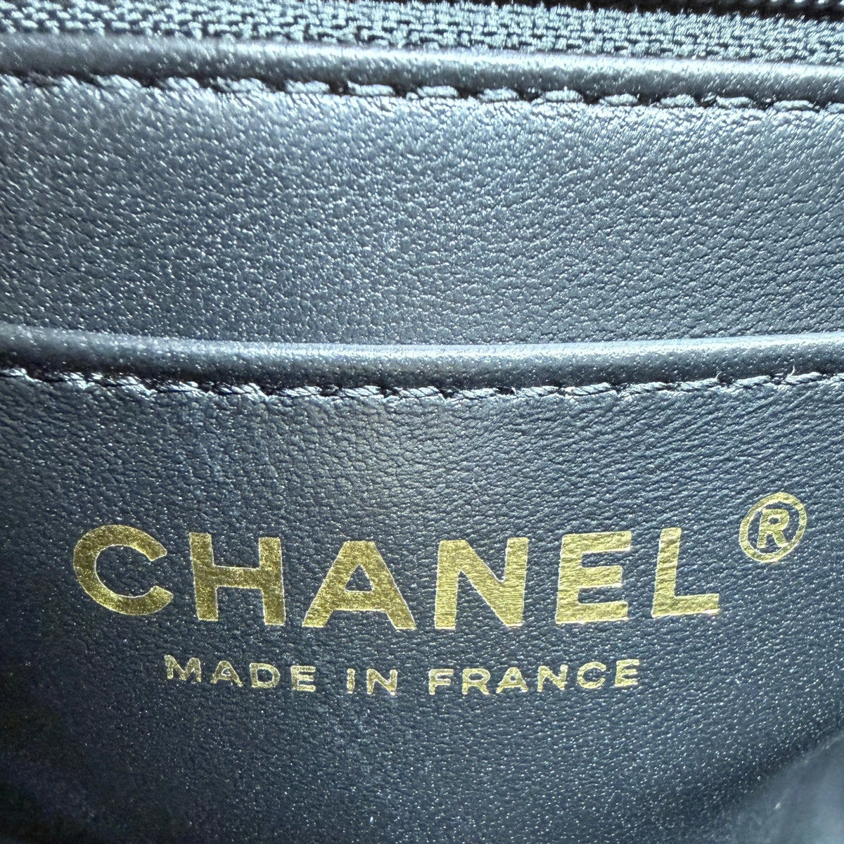 Chanel Coco Handle Flap Bag Caviar Schwarz Champagner Gold – Ansicht 6