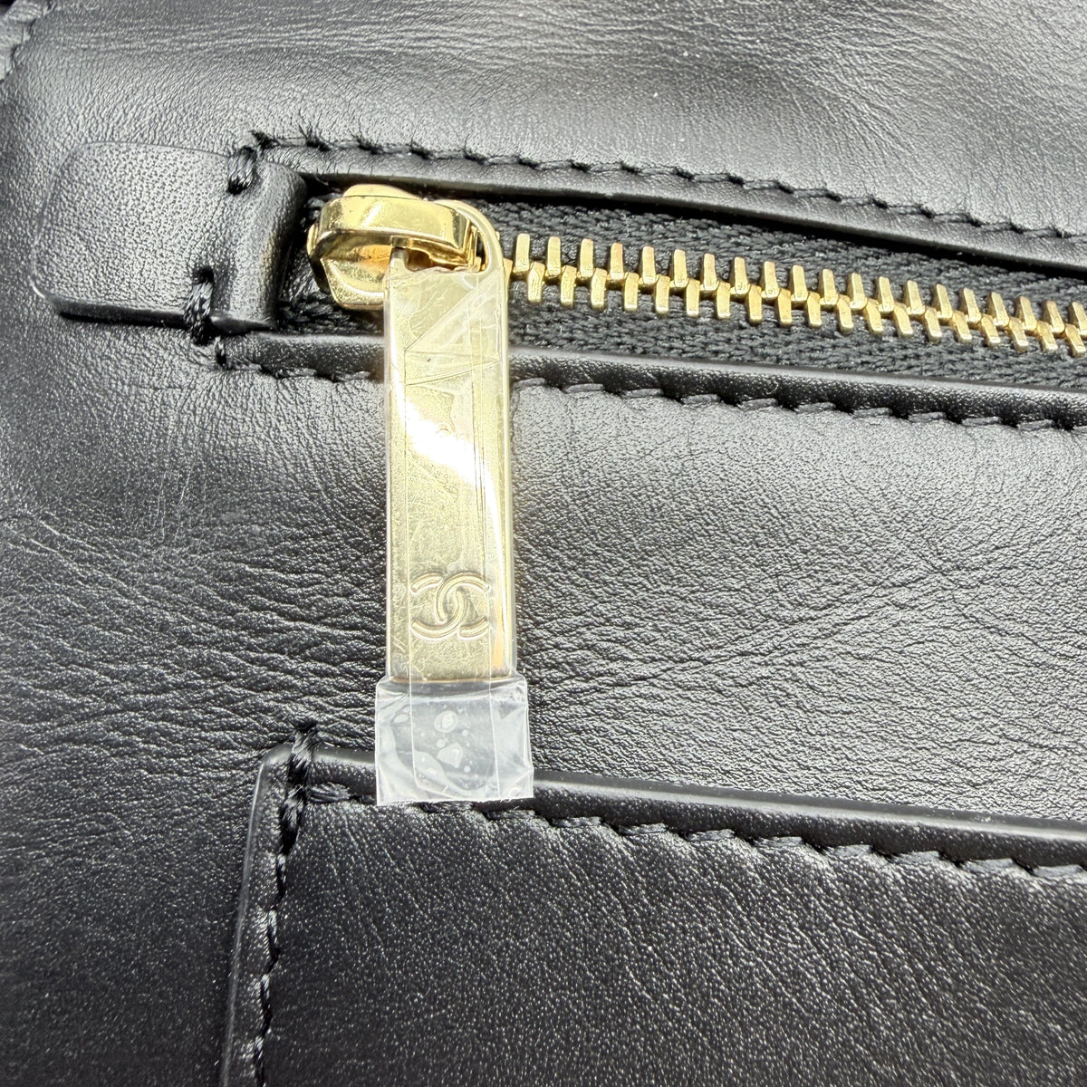 Chanel Shopping Bag Coco Beach 2026 Raffia Effekt Schwarz Gold